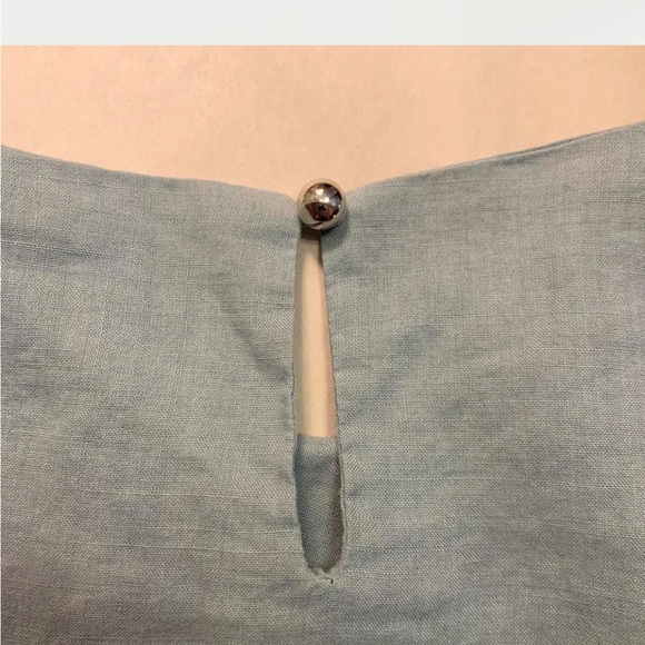 Ruffled structured chambray shirt with eyelet closure. Medium. - Picture 6 of 6